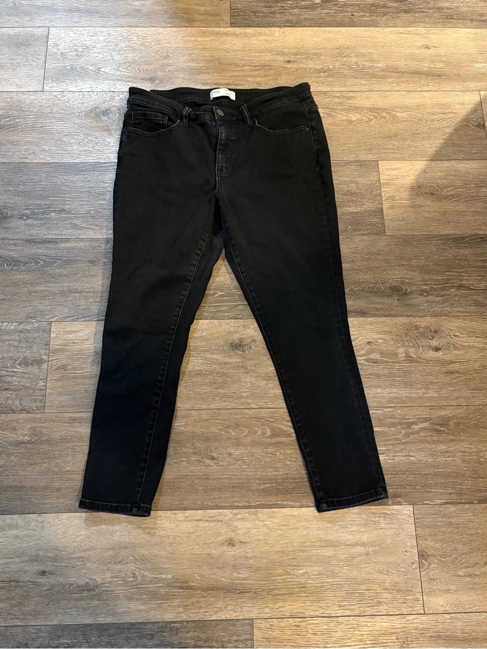 Buckle Women’s Universal Fit Mid-Rise Jeans 31 x 27 Gently Used
